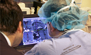 Un sistema que permite a los cirujanos obtener imágenes del cerebro mientras operan