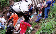 30 muertos por ca&#237da de autob&#250s a un abismo en Per&#250