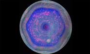 La Nasa publica el primer video del extra&#241o hex&#225gono de Saturno