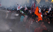 La Polic&#237a turca emplea ca&#241ones de agua contra manifestantes en Estambul