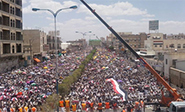 La Polic&#237a carga contra las manifestaciones en Yemen