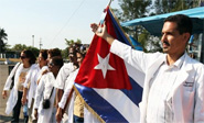 Cuba enviar&#225 m&#225s de 400 médicos a &#193frica para ayudar a combatir el &#201bola