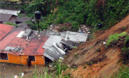 M&#225;s de 150 muertos en un alud de tierra en Sri Lanka