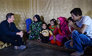 Cameron visita un campo de refugiados sirios en Líbano