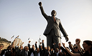 Contrastan el Muro de Apartheid en Palestina con una estatua de Mandela