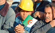 Un desempleado se quema a lo bonzo en una manifestación en Argelia