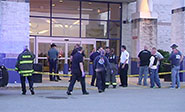 Dos muertos en apuñalamientos en un centro comercial y una vivienda en Boston