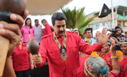 Presidente de Venezuela entrega tierras a tres comunidades indígenas