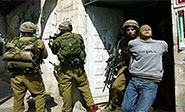 Soldados de la ocupación israelí asaltan una radio palestina