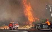 Un incendio destroza un centenar de viviendas en Santiago de Chile