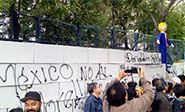 Levantan un muro ante la embajada de EEUU en México