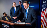 Flynn dimite por "información incompleta" sobre contactos con la embajada rusa