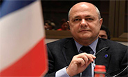 Dimite el ministro del Interior francés por contratar a sus hijas