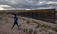 México “de alguna forma” pagará el muro en la frontera, insiste Trump