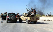 Intensos combates bloquean la zona este de la capital libia