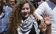 La joven Ahed Tamimi, icono de protesta palestina, sale de prisión