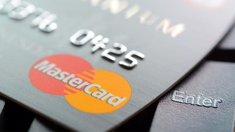 Bruselas multa a Mastercard con 570 millones de euros
