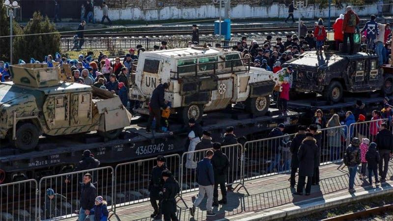 Un tren museo viaja por Rusia exhibiendo vehículos de guerra capturados a los terroristas en Siria