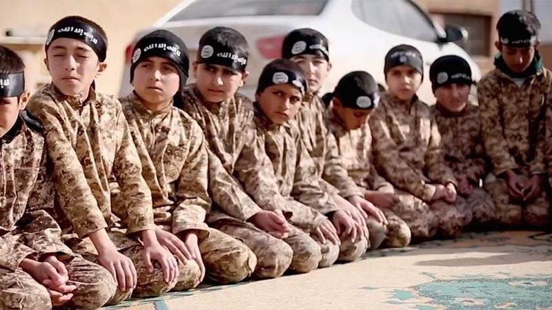 Francia repatria desde Siria a hijos menores de terroristas y rechaza a los adultos