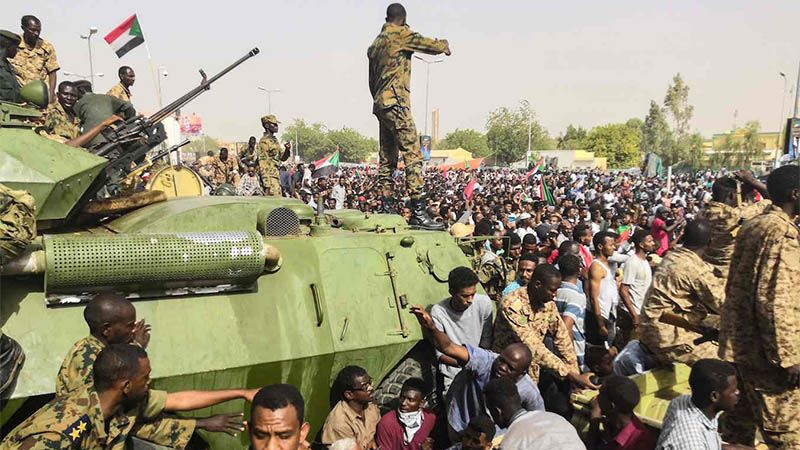 El Ejército asume el poder en Sudán tras arrestar a Omar al Bashir