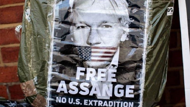 Ecuador entregará a EEUU los documentos que Assange dejó en la embajada