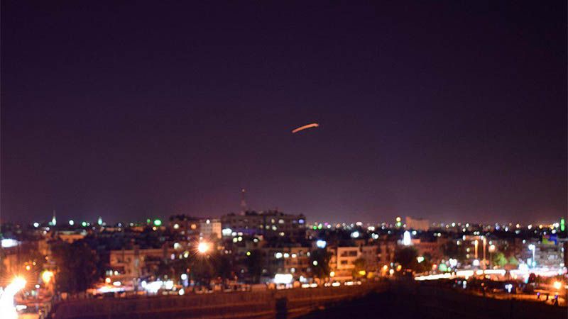 La defensa antiaérea siria responde a una agresión israelí y derriba a varios misiles