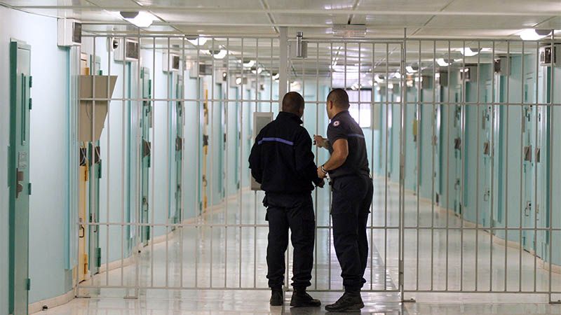 Liberados los guardias tomados como rehenes en una cárcel de Francia