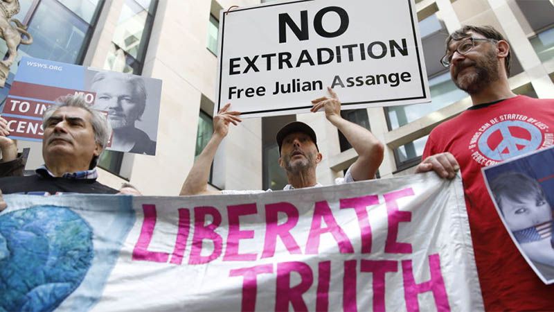 Defensa de Assange pide tiempo para examinar la demanda de extradición y manifestantes reclaman su libertad