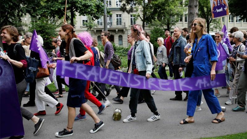 Las mujeres en Suiza reclaman igualdad salarial