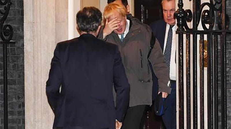 El aspirante a primer ministro británico Boris Johnson tuvo un altercado con su pareja por una copa de vino