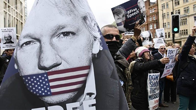 Una empresa española espió a Assange en la Embajada de Ecuador en Londres