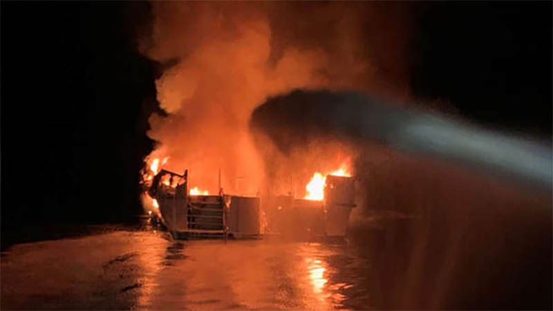 Al menos ocho muertos y 26 desaparecidos en el incendio de un barco en California