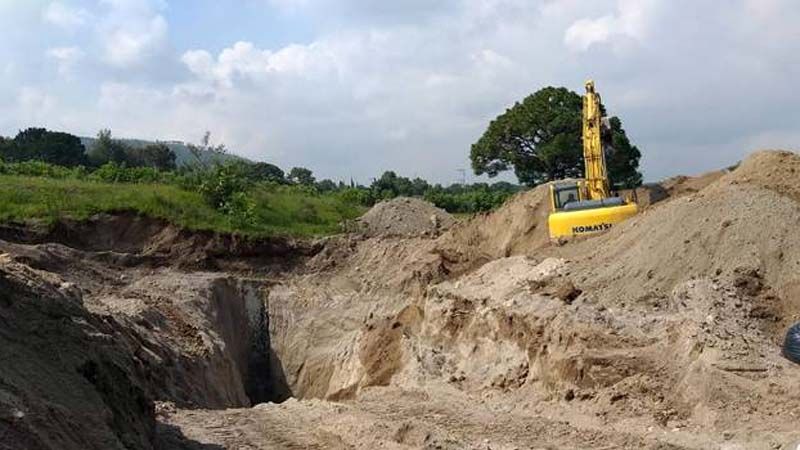 Hallan más de 75 bolsas con restos humanos desmembrados en una fosa clandestina en Jalisco