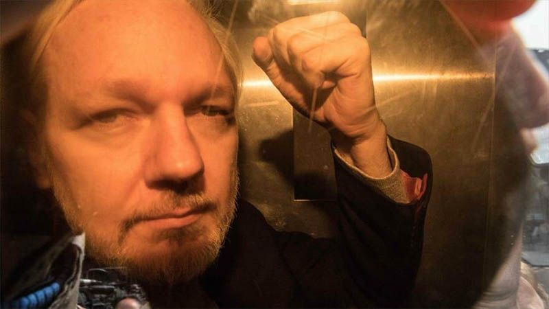 Assange seguirá en la cárcel tras cumplir condena en el Reino Unido
