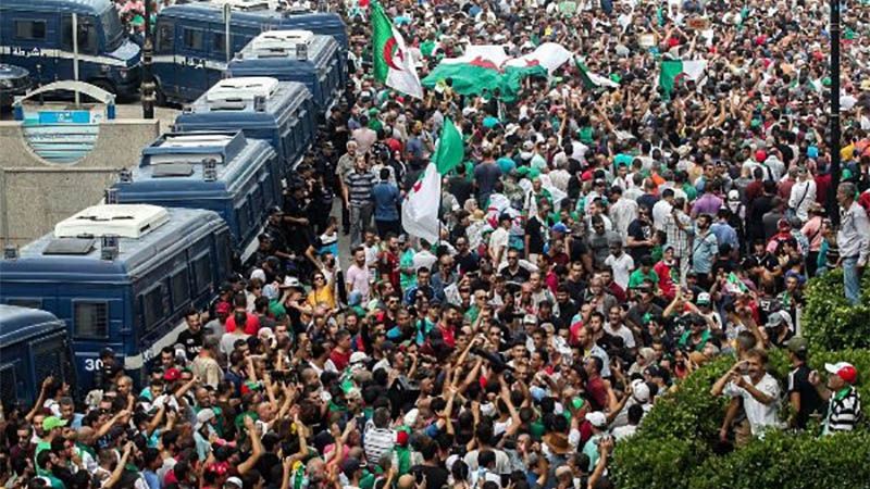El movimiento popular argelino redobla su desafío contra el régimen