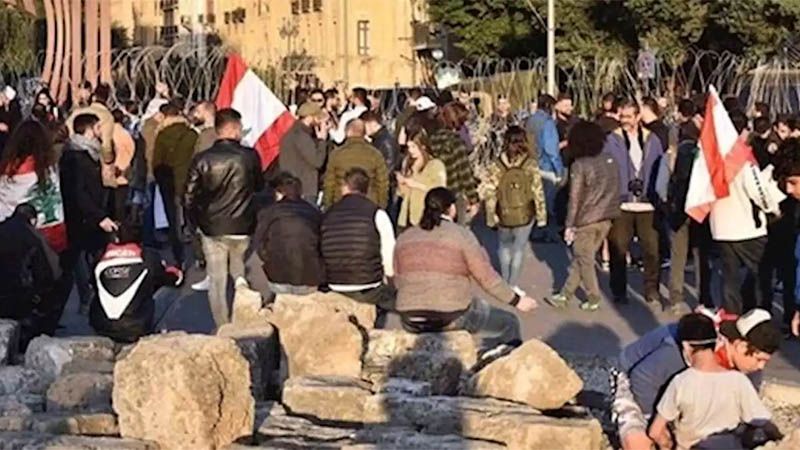 Manifestantes bloquean las entradas a la sede del Parlamento liban&eacute;s