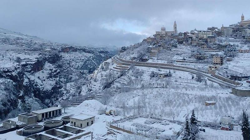 La nieve bloquea carreteras en L&iacute;bano y las temperaturas se mantienen bajas