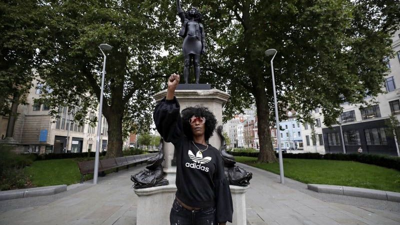 Estatua de una activista negra sustituye a esclavista en Bristol