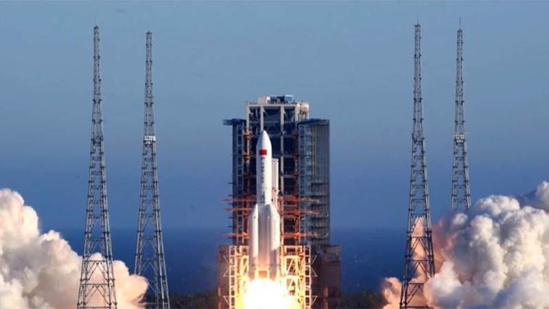 China lanza con éxito su primera misión a Marte