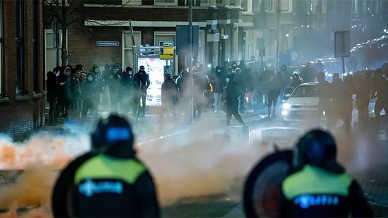 Holanda mantiene el toque de queda y tilda a manifestantes de &ldquo;escoria&rdquo;