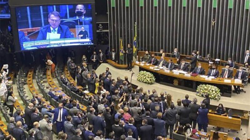 Increpan a Bolsonaro de genocida y fascista en el Congreso de Brasil