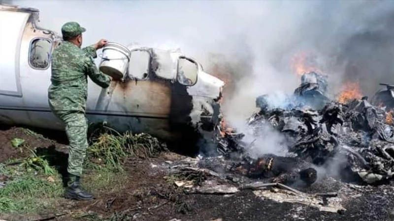 Seis militares fallecen en ca&iacute;da de avi&oacute;n en M&eacute;xico