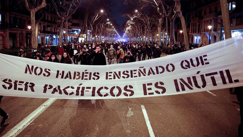 Barcelona vive sexta jornada de protestas contra el arresto de Has&eacute;l