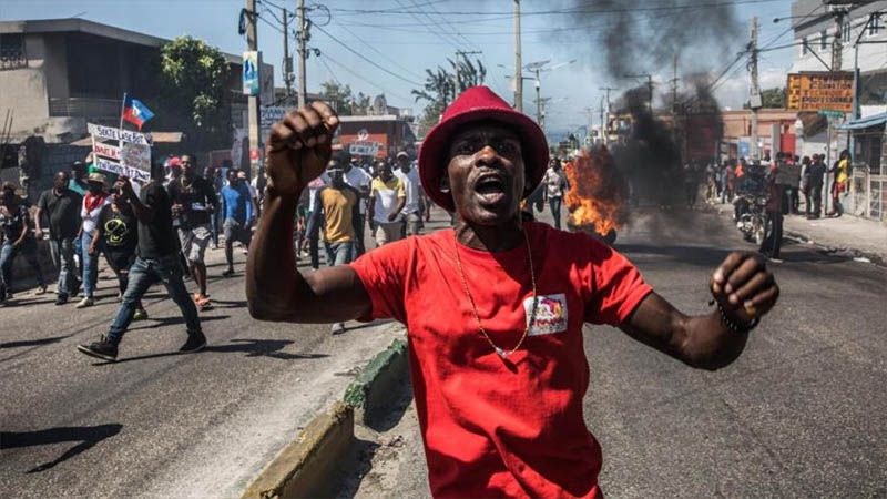 Polic&iacute;as rebeldes ocupan comisar&iacute;a y liberan a detenidos en Hait&iacute;