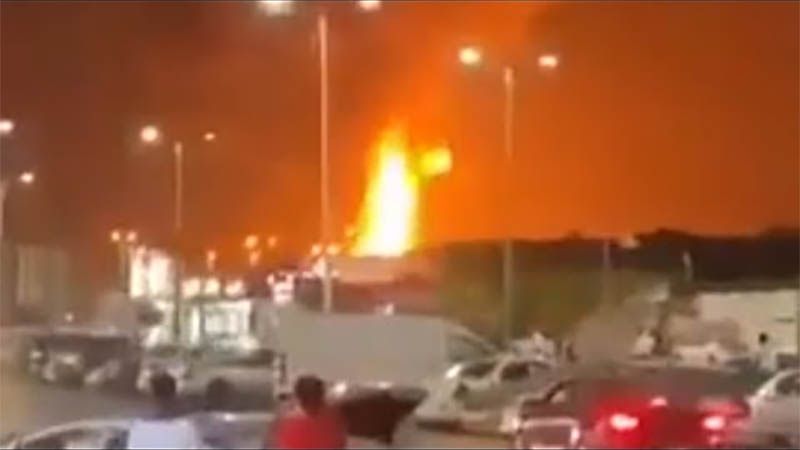 Riad confirma incendio en una instalaci&oacute;n petrolera vital en Jizan