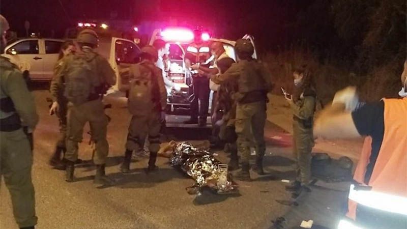 Soldados israel&iacute;es asesinan a un palestino y dejan herida a su esposa en Ramal&aacute;