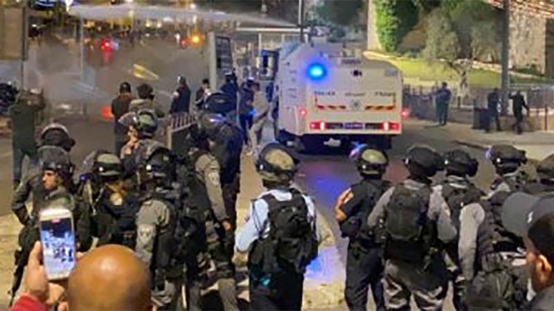 Violentos enfrentamientos entre palestinos y polic&iacute;a israel&iacute; en el coraz&oacute;n de Al Quds