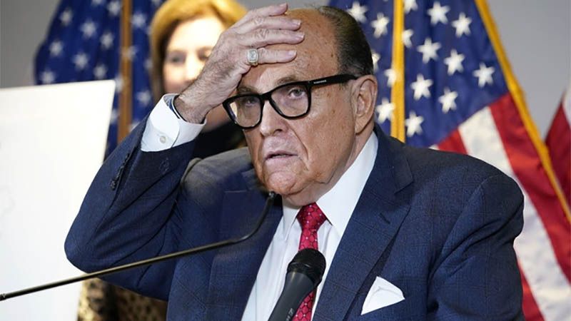 El FBI allana el apartamento en Nueva York de Rudy Giuliani, ex abogado de Trump