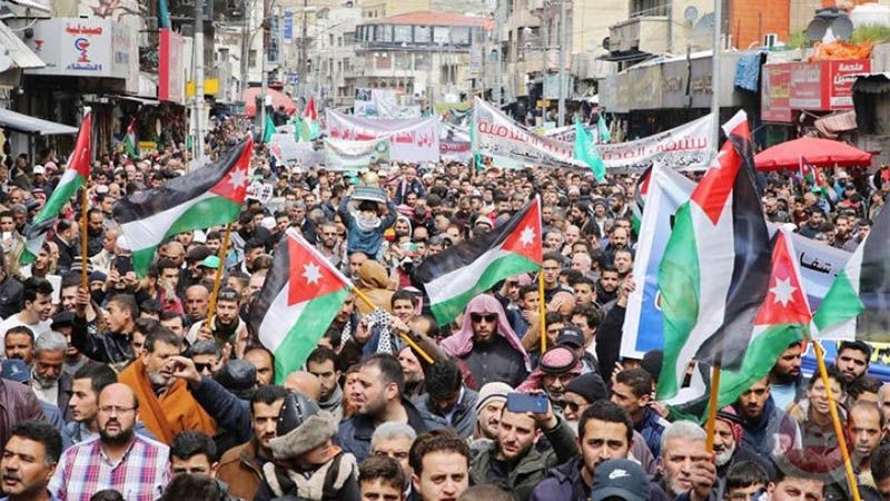 Manifestantes jordanos piden cierre de la embajada israel&iacute; y la expulsi&oacute;n del embajador