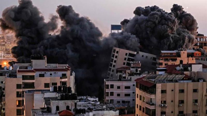 La aviaci&oacute;n israel&iacute; destruye un edificio residencial de 14 plantas en Gaza